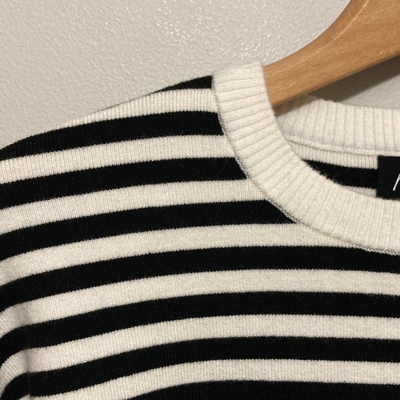 Marled Black and White Striped Long Sleeve Sweater, Size Medium Crewneck - Picture 3 of 7